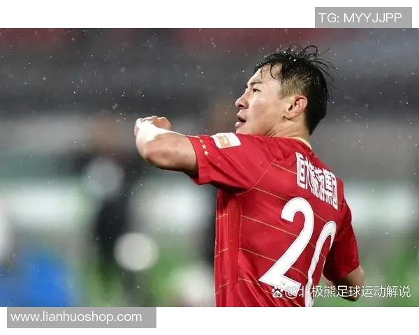 从街头到绿茵场不上大学的足球明星如何逆袭成就辉煌人生 从街头到绿茵场不上大学的足球明星如何逆袭成就辉煌人生